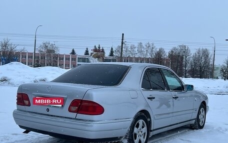 Mercedes-Benz E-Класс, 1996 год, 570 000 рублей, 4 фотография