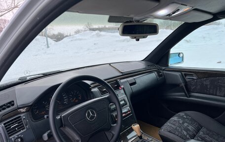 Mercedes-Benz E-Класс, 1996 год, 570 000 рублей, 12 фотография