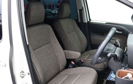 Toyota Sienta, 2022 год, 1 500 000 рублей, 4 фотография