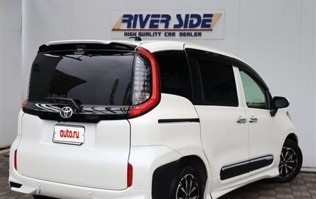 Toyota Sienta, 2022 год, 1 500 000 рублей, 3 фотография