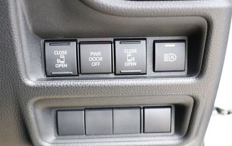 Toyota Sienta, 2022 год, 1 500 000 рублей, 13 фотография