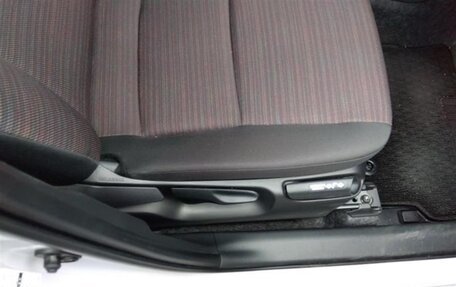 Toyota Yaris, 2021 год, 1 510 000 рублей, 12 фотография