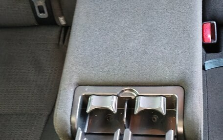 Toyota Avensis III рестайлинг, 2006 год, 850 000 рублей, 29 фотография