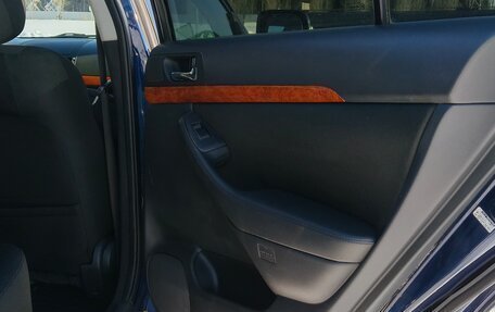 Toyota Avensis III рестайлинг, 2006 год, 850 000 рублей, 27 фотография