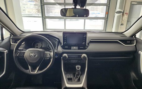 Toyota RAV4, 2019 год, 2 650 000 рублей, 3 фотография