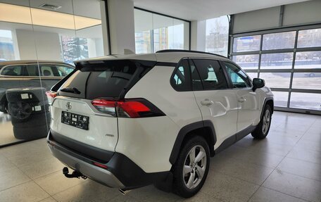 Toyota RAV4, 2019 год, 2 650 000 рублей, 5 фотография