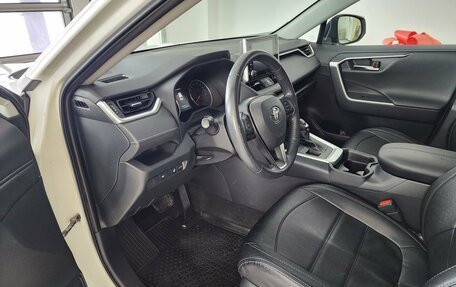 Toyota RAV4, 2019 год, 2 650 000 рублей, 8 фотография