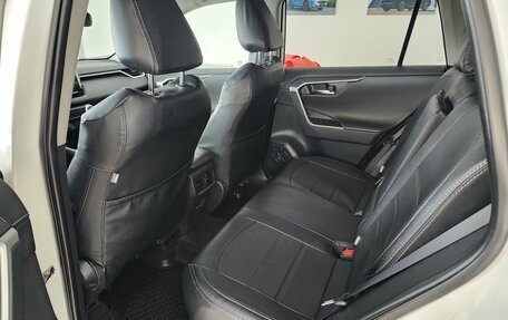 Toyota RAV4, 2019 год, 2 650 000 рублей, 10 фотография