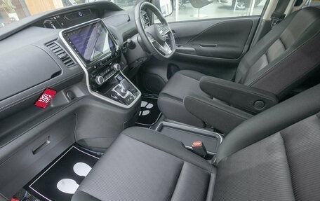 Nissan Serena IV, 2018 год, 1 997 000 рублей, 19 фотография