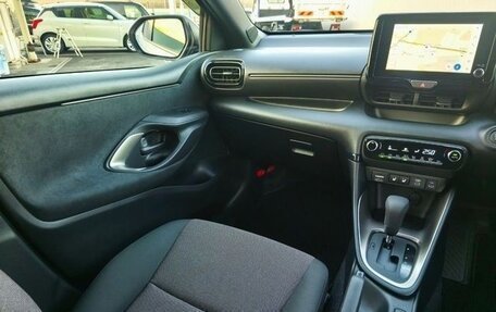 Toyota Yaris, 2025 год, 1 450 000 рублей, 11 фотография