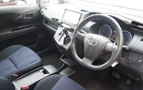 Toyota Wish II, 2013 год, 1 300 000 рублей, 4 фотография