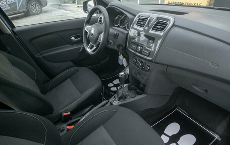 Renault Logan II, 2019 год, 997 000 рублей, 16 фотография