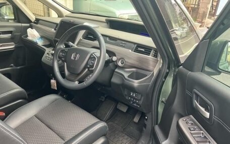 Honda Freed II, 2021 год, 1 570 000 рублей, 2 фотография