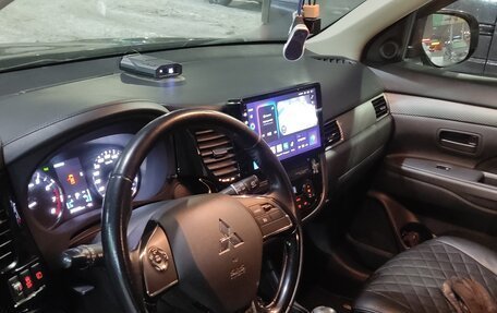 Mitsubishi Outlander III рестайлинг 3, 2016 год, 1 320 000 рублей, 4 фотография