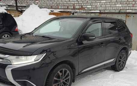 Mitsubishi Outlander III рестайлинг 3, 2016 год, 1 320 000 рублей, 2 фотография