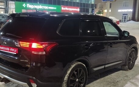 Mitsubishi Outlander III рестайлинг 3, 2016 год, 1 320 000 рублей, 11 фотография