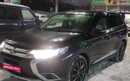 Mitsubishi Outlander III рестайлинг 3, 2016 год, 1 320 000 рублей, 10 фотография