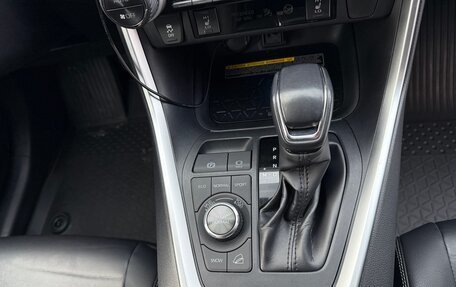 Toyota RAV4, 2019 год, 3 700 000 рублей, 7 фотография