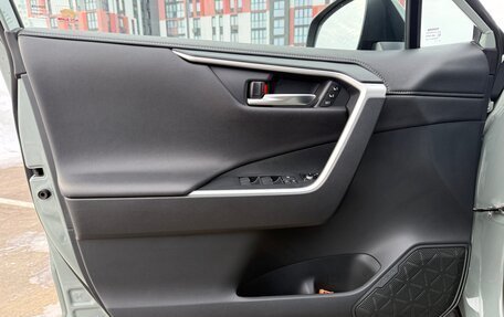 Toyota RAV4, 2019 год, 3 700 000 рублей, 10 фотография