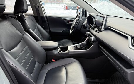 Toyota RAV4, 2019 год, 3 700 000 рублей, 8 фотография