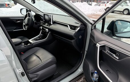 Toyota RAV4, 2019 год, 3 700 000 рублей, 5 фотография