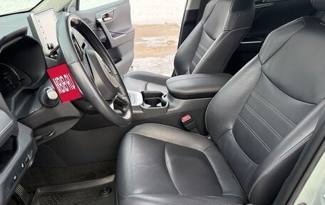 Toyota RAV4, 2019 год, 3 700 000 рублей, 9 фотография