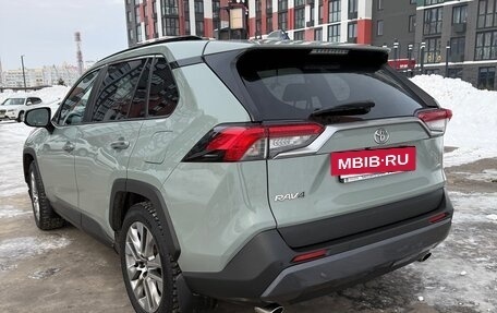 Toyota RAV4, 2019 год, 3 700 000 рублей, 4 фотография