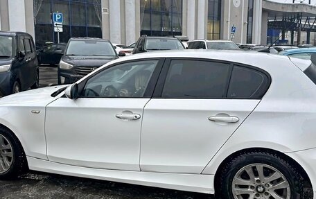 BMW 1 серия, 2011 год, 700 000 рублей, 2 фотография