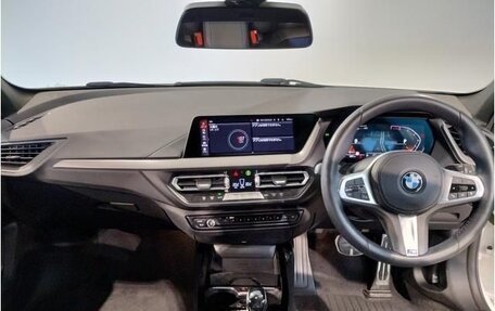 BMW 1 серия, 2021 год, 1 550 000 рублей, 10 фотография