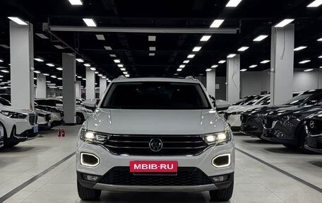 Volkswagen T-Roc I, 2022 год, 1 920 000 рублей, 2 фотография