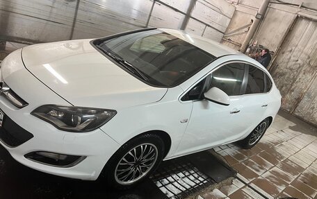 Opel Astra J, 2012 год, 715 000 рублей, 2 фотография