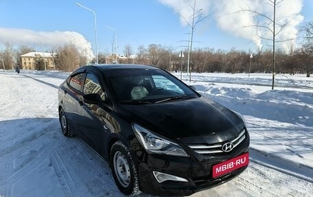 Hyundai Solaris II рестайлинг, 2015 год, 1 050 000 рублей, 1 фотография