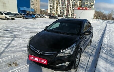 Hyundai Solaris II рестайлинг, 2015 год, 1 050 000 рублей, 2 фотография