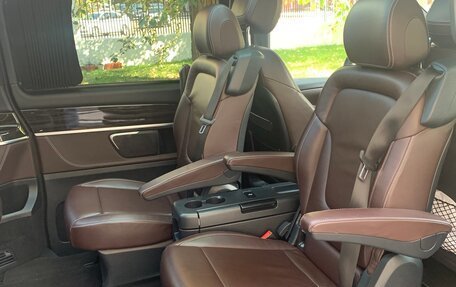 Mercedes-Benz V-Класс, 2018 год, 4 500 000 рублей, 13 фотография