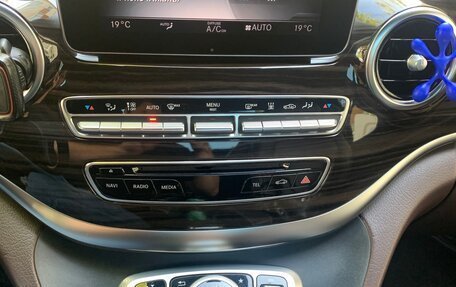 Mercedes-Benz V-Класс, 2018 год, 4 500 000 рублей, 23 фотография