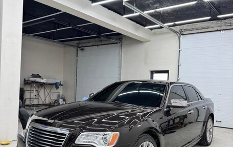 Chrysler 300C II, 2012 год, 1 350 000 рублей, 1 фотография
