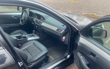 Mercedes-Benz E-Класс, 2010 год, 1 300 000 рублей, 24 фотография