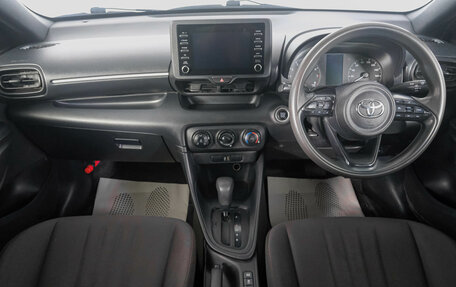 Toyota Yaris, 2021 год, 1 439 000 рублей, 14 фотография