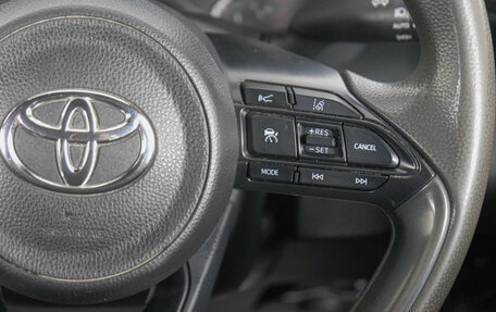 Toyota Yaris, 2021 год, 1 439 000 рублей, 17 фотография