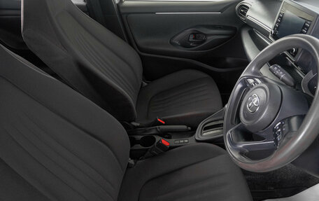 Toyota Yaris, 2021 год, 1 439 000 рублей, 12 фотография