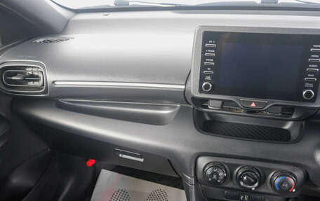 Toyota Yaris, 2021 год, 1 439 000 рублей, 13 фотография