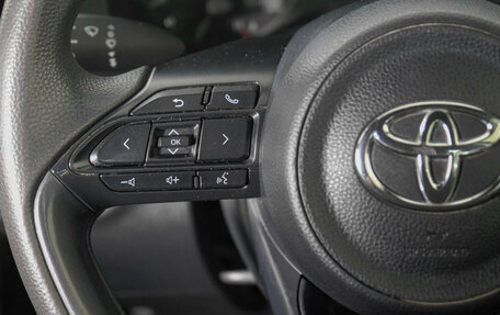 Toyota Yaris, 2021 год, 1 439 000 рублей, 18 фотография