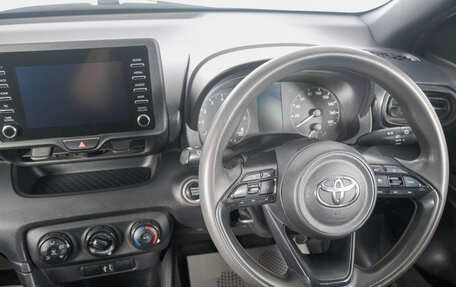 Toyota Yaris, 2021 год, 1 439 000 рублей, 15 фотография