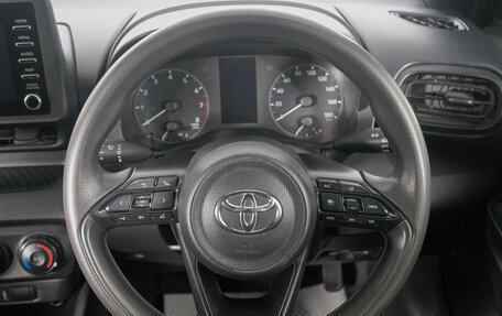 Toyota Yaris, 2021 год, 1 439 000 рублей, 16 фотография