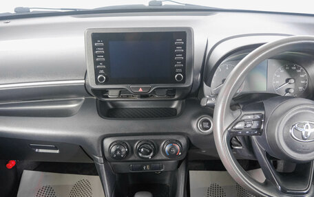 Toyota Yaris, 2021 год, 1 439 000 рублей, 20 фотография