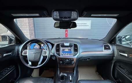 Chrysler 300C II, 2012 год, 1 350 000 рублей, 21 фотография