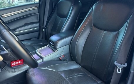 Chrysler 300C II, 2012 год, 1 350 000 рублей, 23 фотография