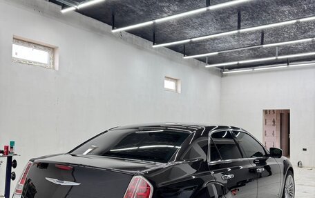 Chrysler 300C II, 2012 год, 1 350 000 рублей, 32 фотография