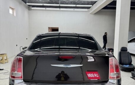 Chrysler 300C II, 2012 год, 1 350 000 рублей, 34 фотография