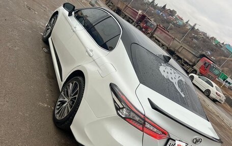 Toyota Camry, 2020 год, 2 700 000 рублей, 4 фотография